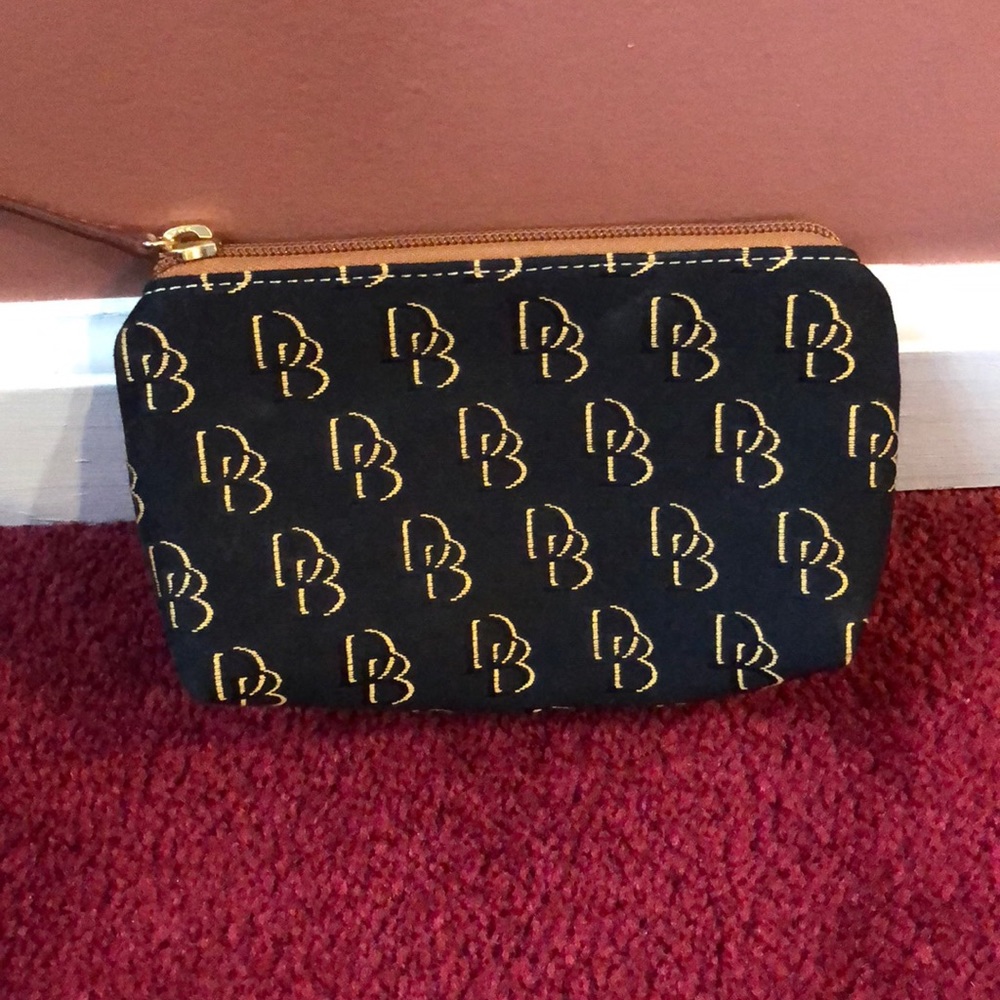 Pouch/makeup case/wallet